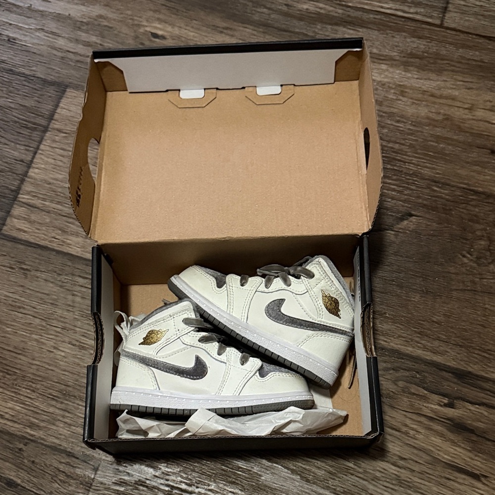 Nike Kids Sneakers - White and Black